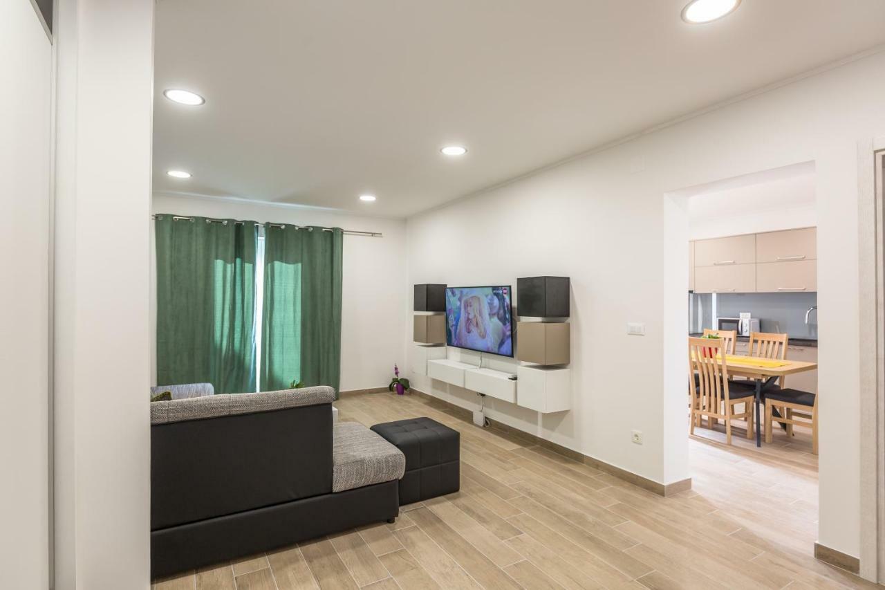 Ferienwohnung Acoustic Makarska Exterior foto
